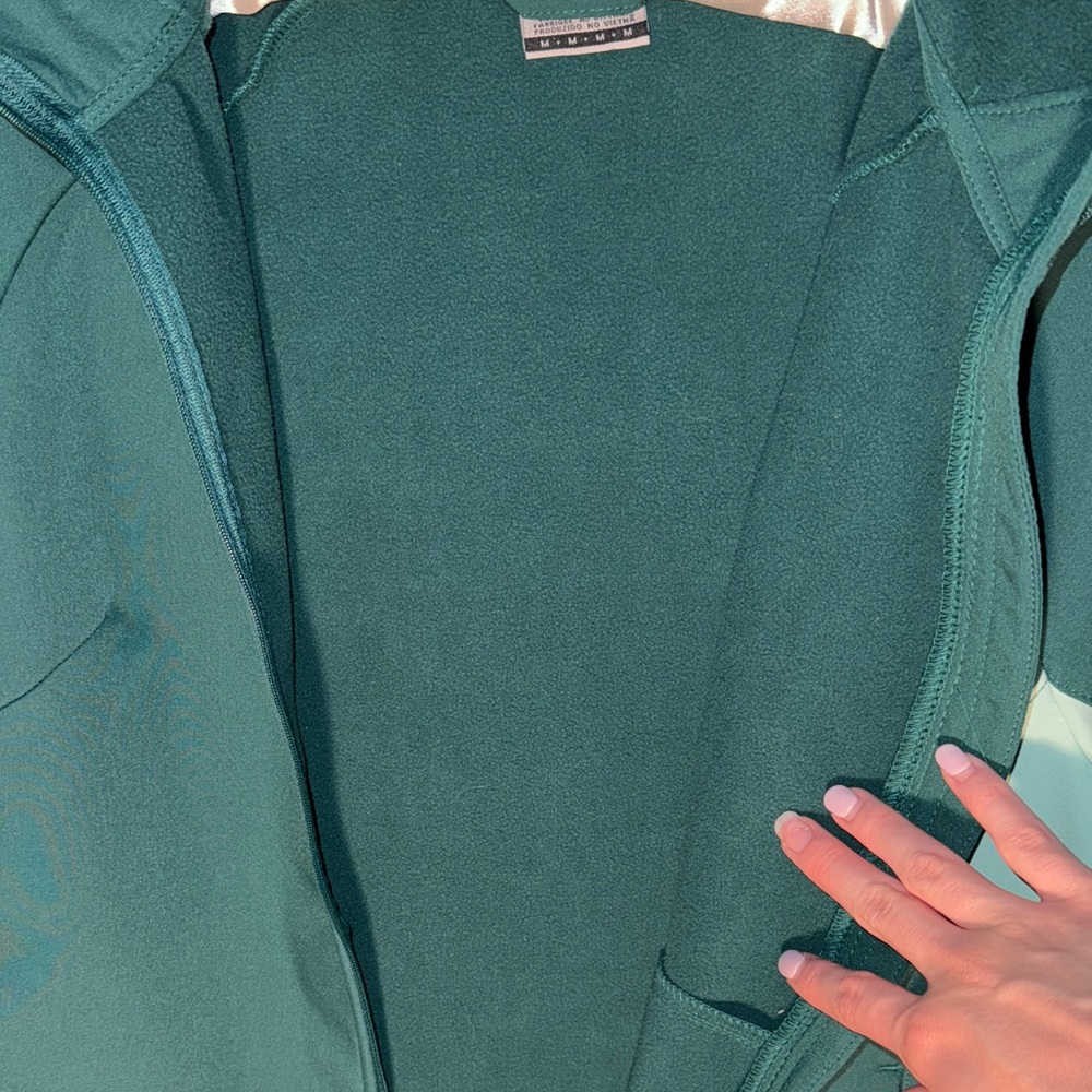 Nwot Asics Women's Green Softshell Jacket - image 4